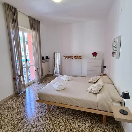 Casa Dell'altromondo * 菲纳莱利古雷